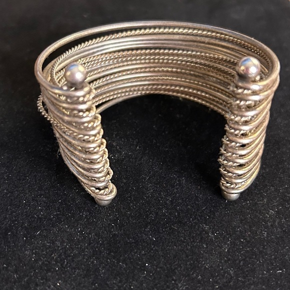 Elegant Silver Bangle Cuff Bracelet - Picture 4 of 4